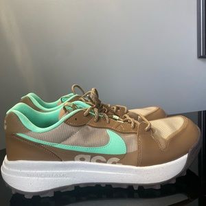 Men’s Nike shoes ACG size 11